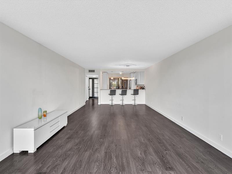 Image 25 of 85 For 8010 Hampton Blvd  403
