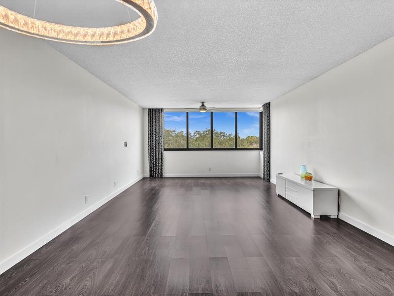 Image 26 of 85 For 8010 Hampton Blvd  403