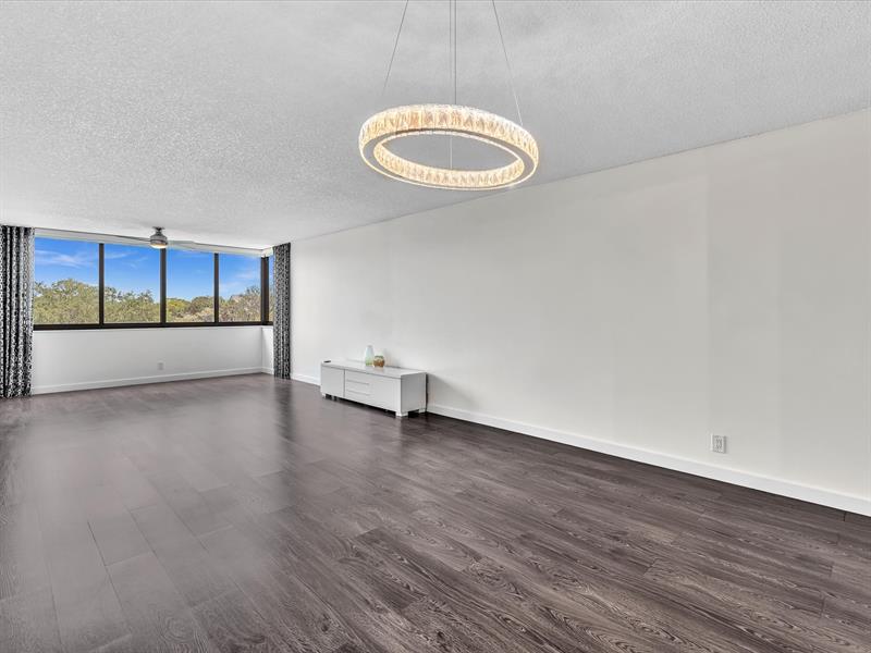 Image 28 of 85 For 8010 Hampton Blvd  403