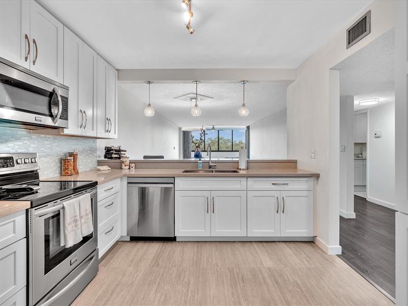 Image 35 of 85 For 8010 Hampton Blvd  403