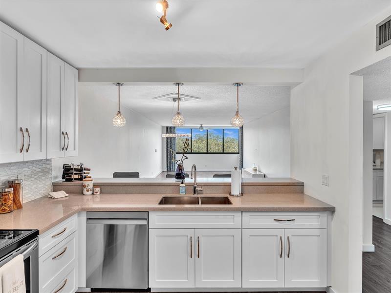 Image 37 of 85 For 8010 Hampton Blvd  403