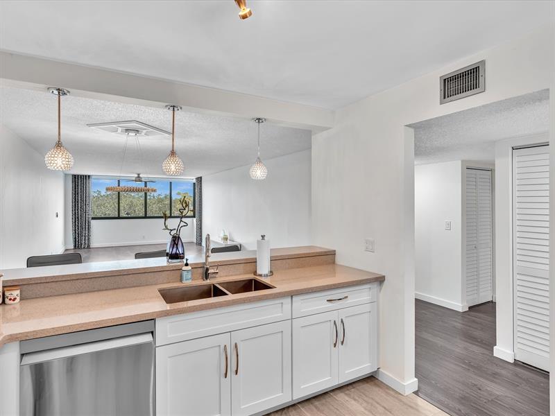 Image 39 of 85 For 8010 Hampton Blvd  403