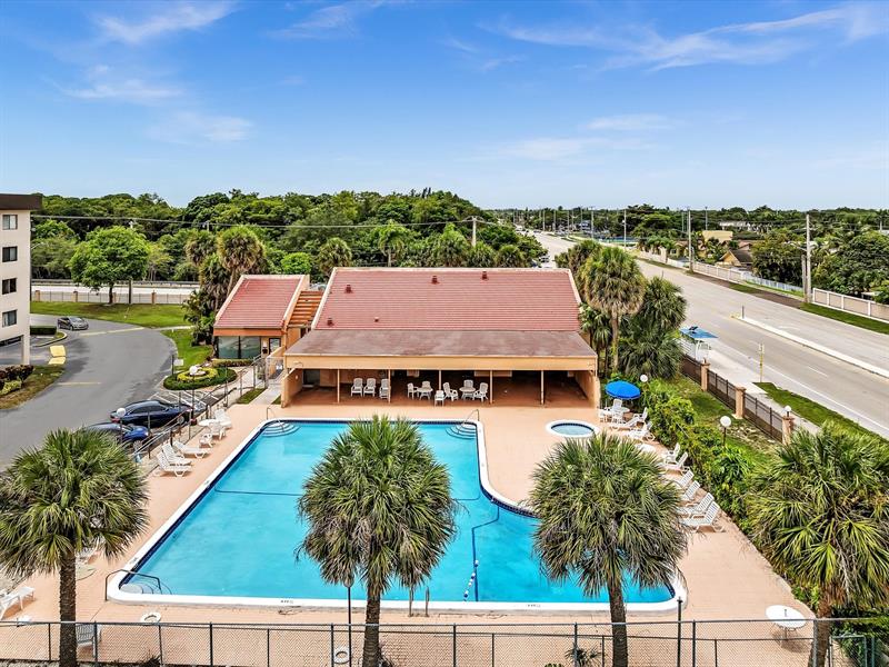 Image 4 of 85 For 8010 Hampton Blvd  403