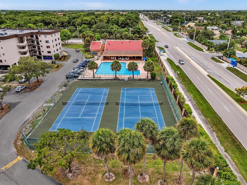 Image 5 of 85 For 8010 Hampton Blvd  403