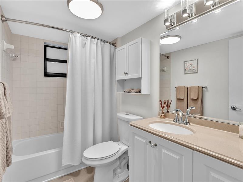 Image 53 of 85 For 8010 Hampton Blvd  403