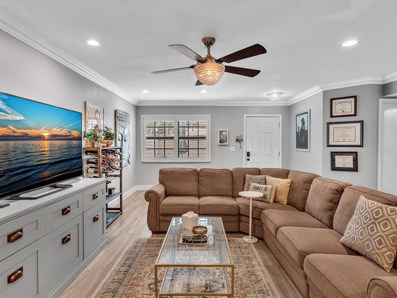 Image 10 of 49 For 9122 Vineyard Lake Dr.  9122
