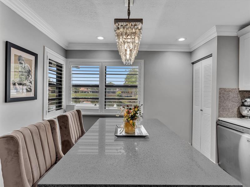 Image 18 of 49 For 9122 Vineyard Lake Dr.  9122
