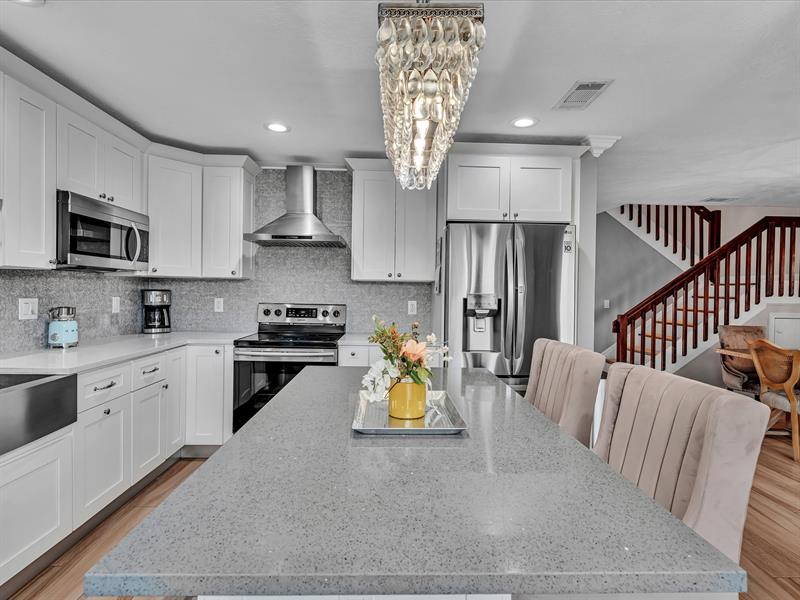 Image 20 of 49 For 9122 Vineyard Lake Dr.  9122