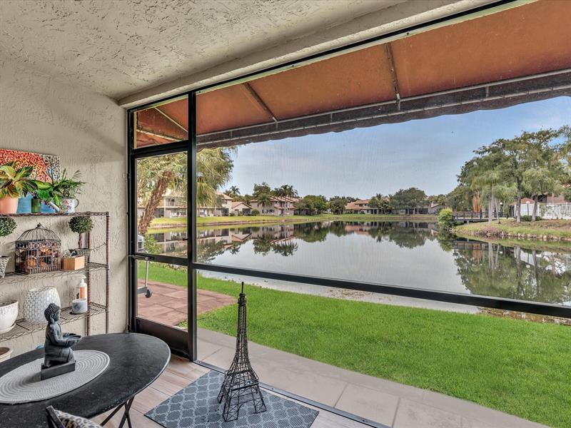 Image 23 of 49 For 9122 Vineyard Lake Dr.  9122