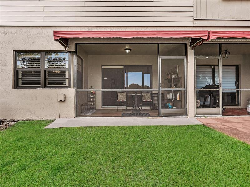 Image 27 of 49 For 9122 Vineyard Lake Dr.  9122