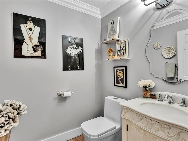 Image 29 of 49 For 9122 Vineyard Lake Dr.  9122
