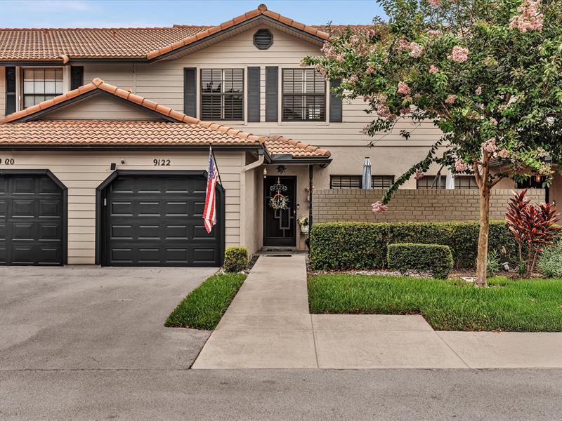Image 3 of 49 For 9122 Vineyard Lake Dr.  9122