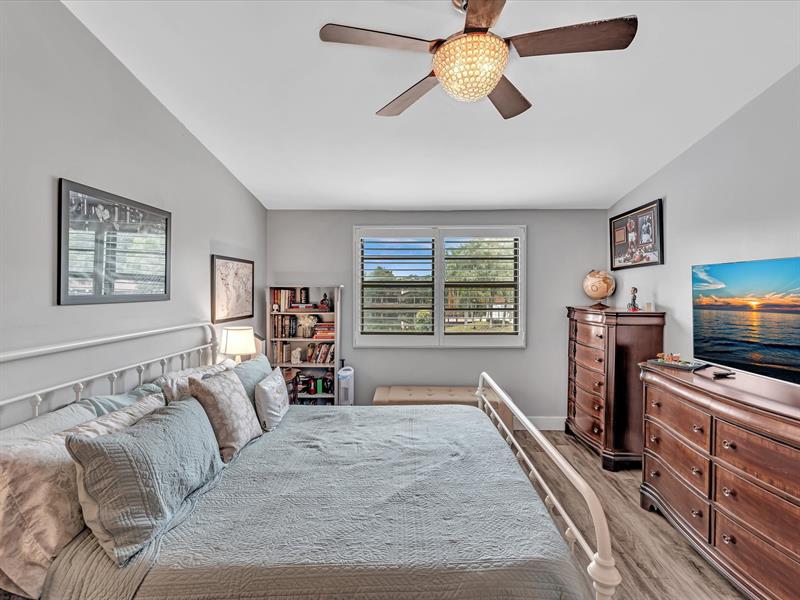 Image 33 of 49 For 9122 Vineyard Lake Dr.  9122