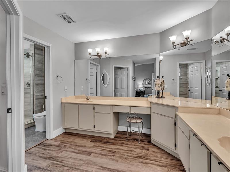 Image 35 of 49 For 9122 Vineyard Lake Dr.  9122