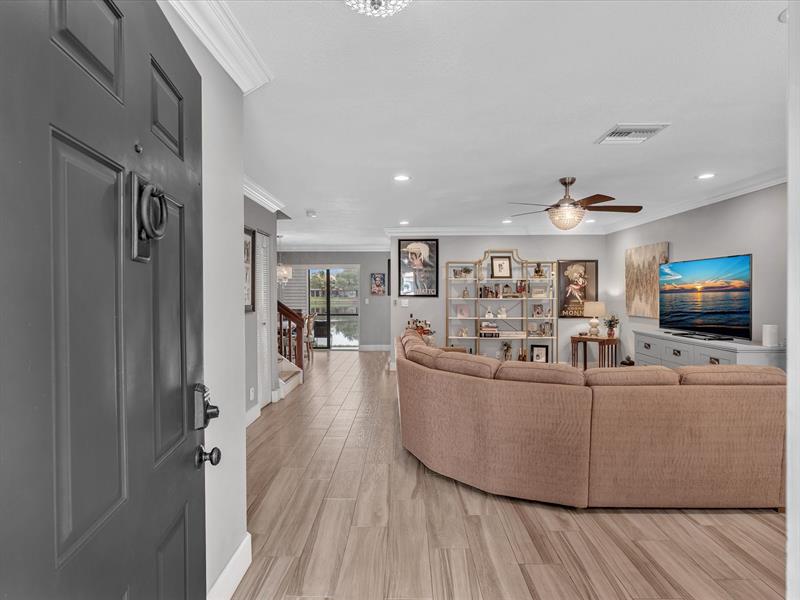 Image 5 of 49 For 9122 Vineyard Lake Dr.  9122