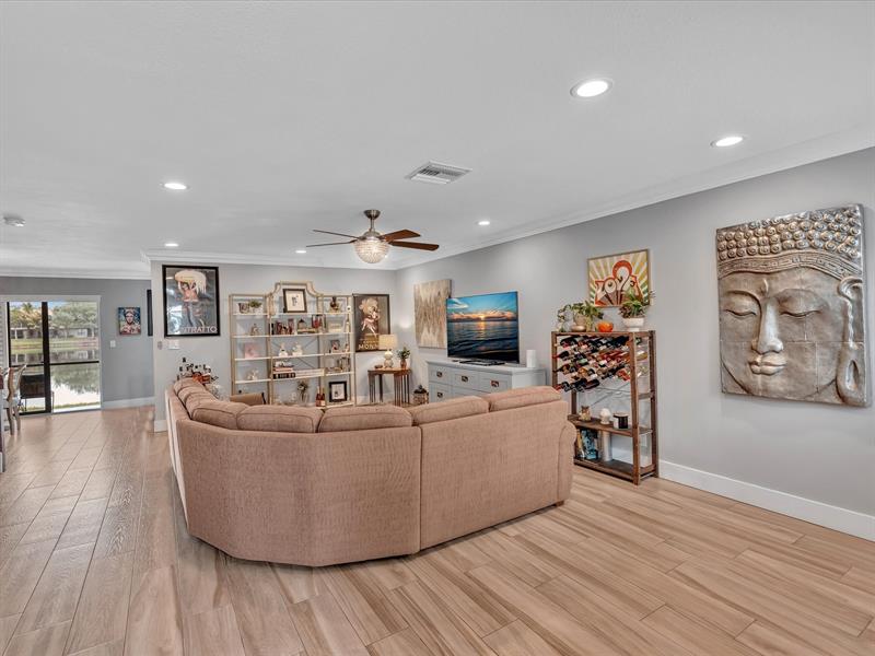 Image 6 of 49 For 9122 Vineyard Lake Dr.  9122