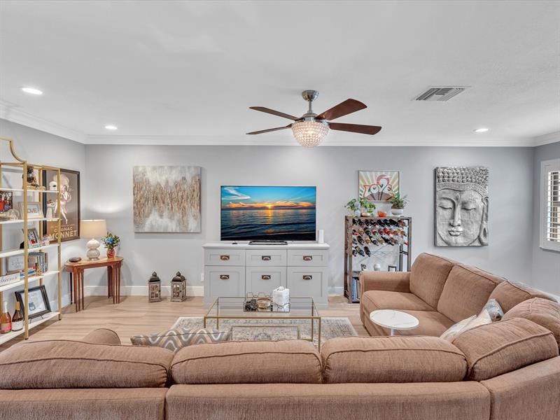 Image 9 of 49 For 9122 Vineyard Lake Dr.  9122