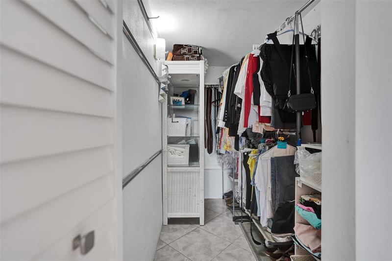Image 17 of 61 For 105 19th Ave  452