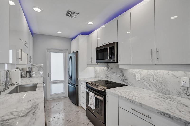 Image 3 of 61 For 105 19th Ave  452