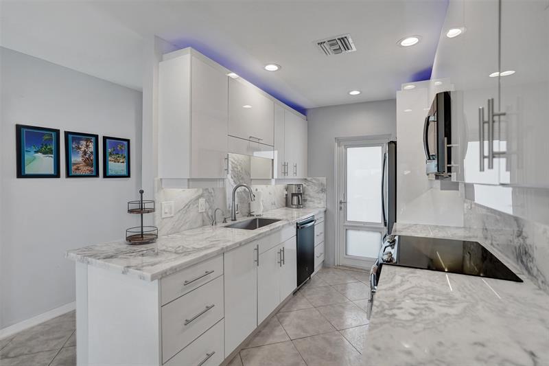 Image 6 of 61 For 105 19th Ave  452