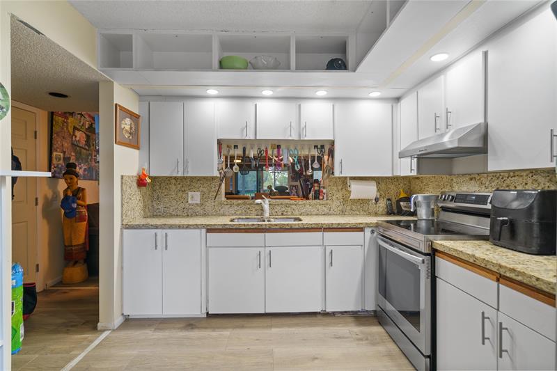 Image 18 of 38 For 800 125th Way  202