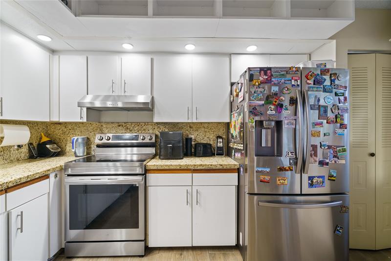 Image 19 of 38 For 800 125th Way  202