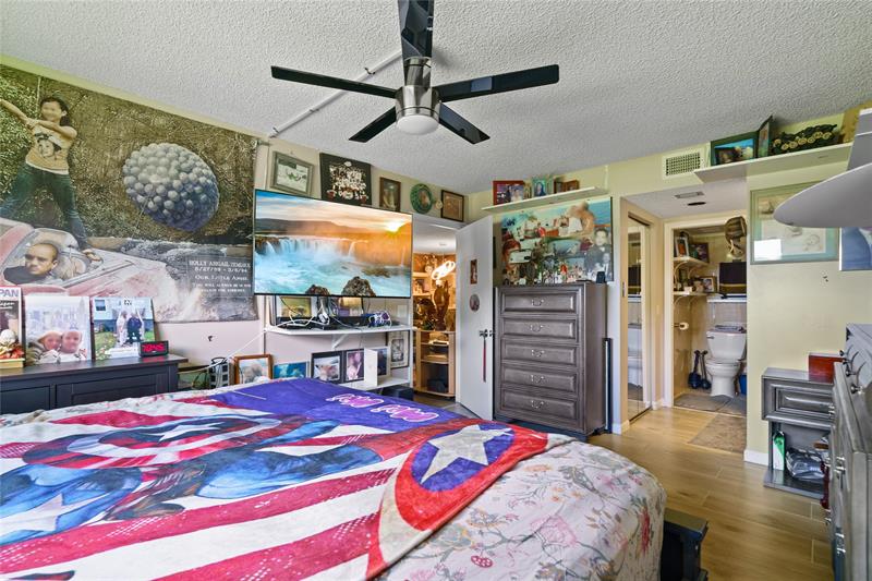 Image 24 of 38 For 800 125th Way  202