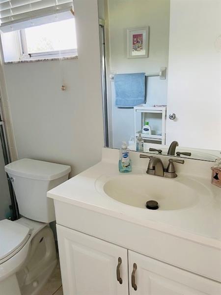 Image 15 of 30 For 715 Gardens Dr  104