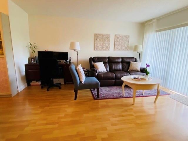 Image 21 of 30 For 715 Gardens Dr  104