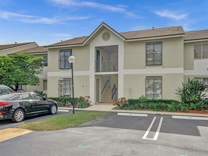 Image 3 of 30 For 715 Gardens Dr  104