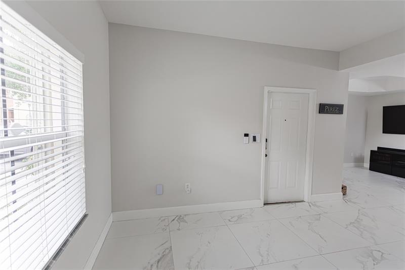 Image 27 of 48 For 14387 9th Ct  0