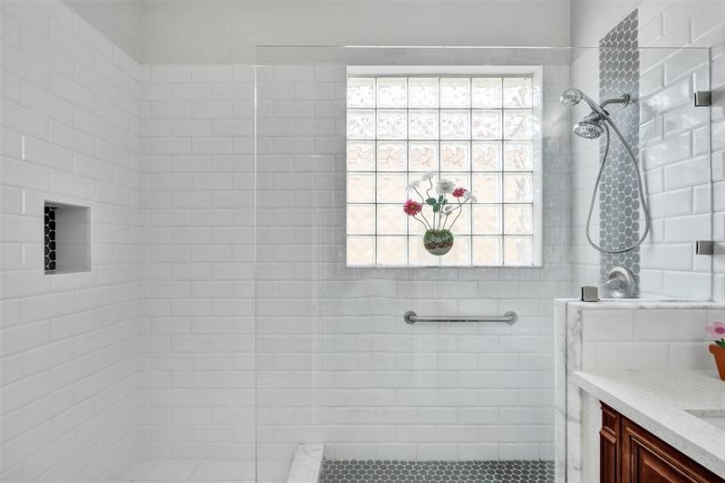 Image 28 of 38 For 13129 32nd St