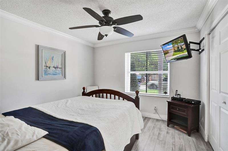 Image 30 of 38 For 13129 32nd St