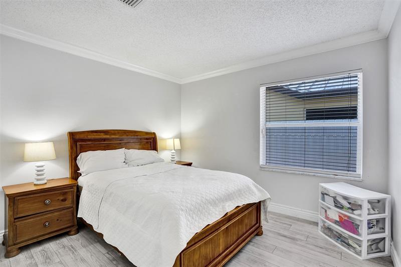 Image 32 of 38 For 13129 32nd St