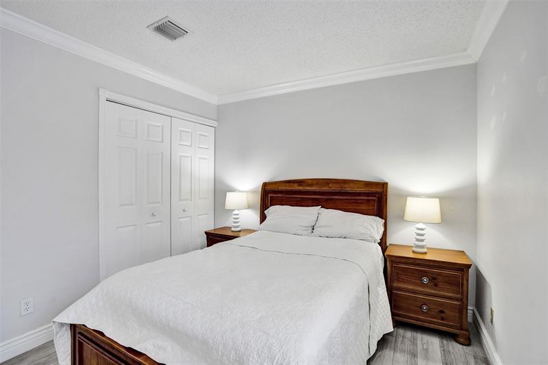 Image 33 of 38 For 13129 32nd St