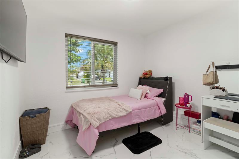 Image 23 of 47 For 5601 38th St