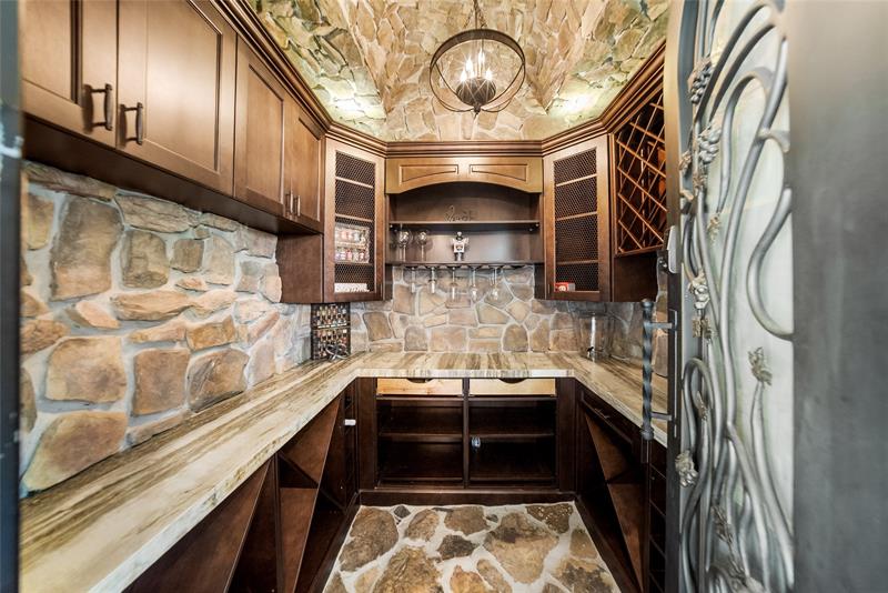 Image 14 of 96 For 7544 47th Dr