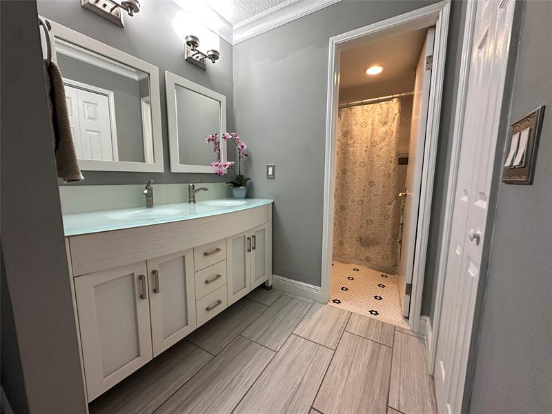 Image 11 of 13 For 9430 Live Oak Pl  207