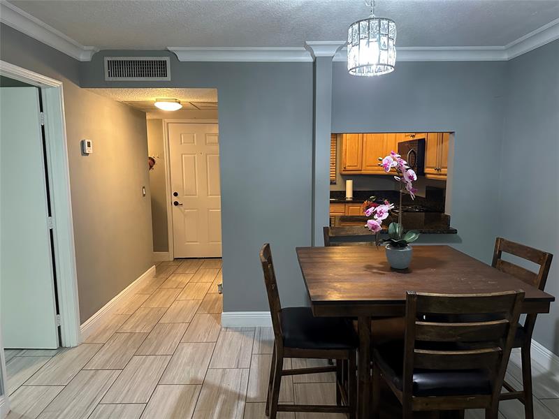 Image 5 of 13 For 9430 Live Oak Pl  207