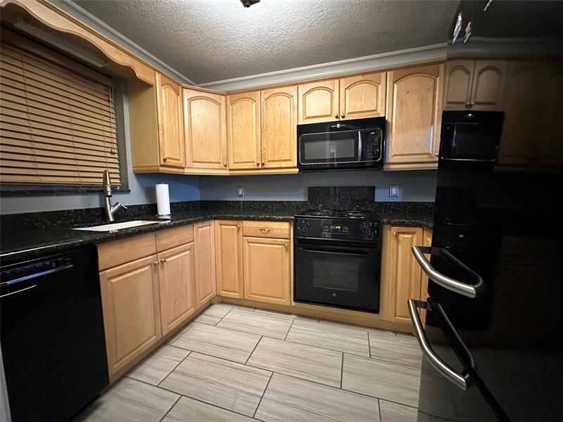 Image 6 of 13 For 9430 Live Oak Pl  207