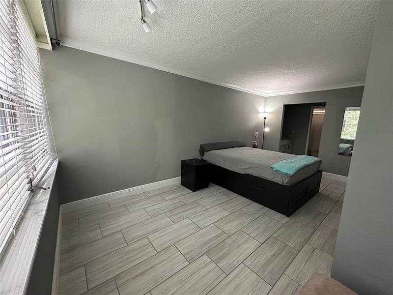Image 7 of 13 For 9430 Live Oak Pl  207
