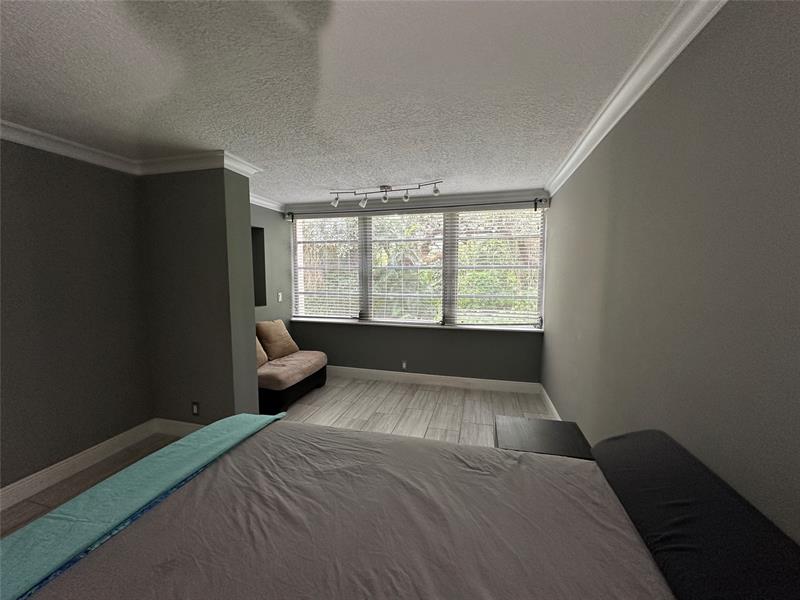 Image 8 of 13 For 9430 Live Oak Pl  207