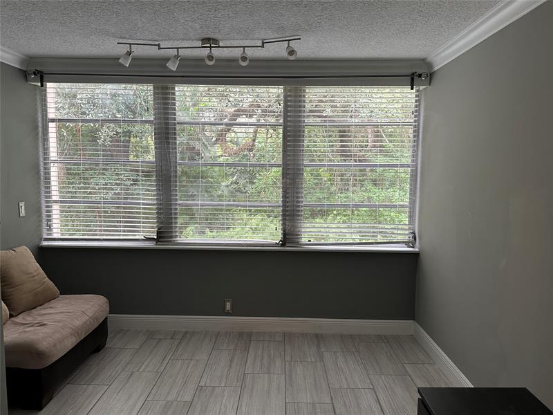 Image 9 of 13 For 9430 Live Oak Pl  207