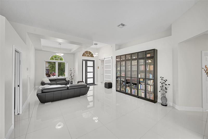 Image 10 of 62 For 12354 Antille Dr