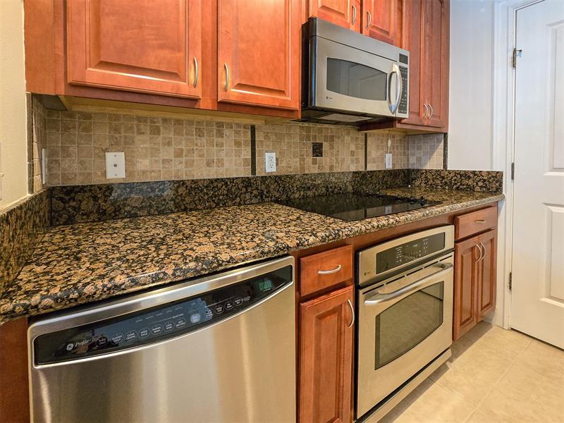 Image 21 of 45 For 16100 Emerald Estates Dr  296