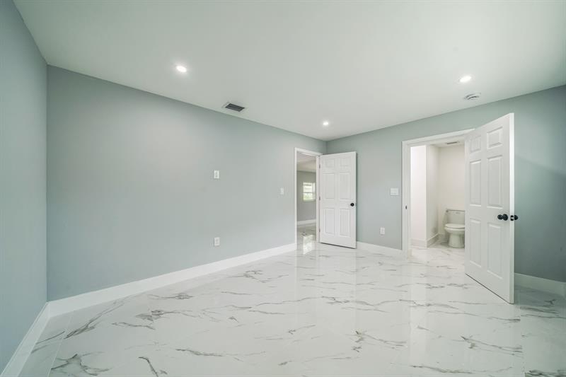 Image 10 of 30 For 2814 Mayo St