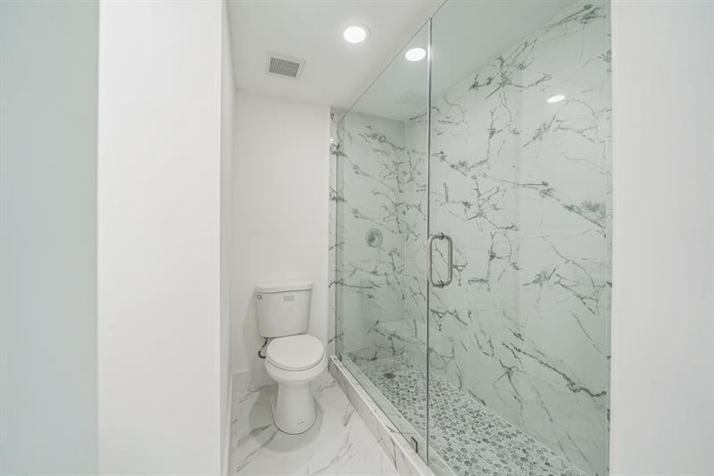 Image 12 of 30 For 2814 Mayo St