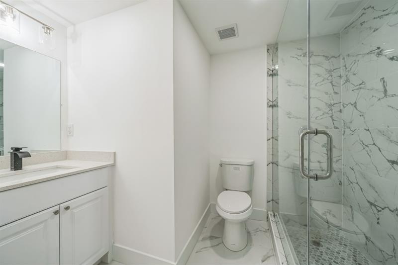 Image 13 of 30 For 2814 Mayo St