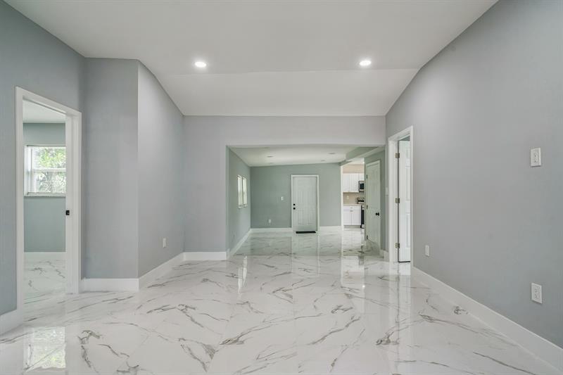 Image 16 of 30 For 2814 Mayo St