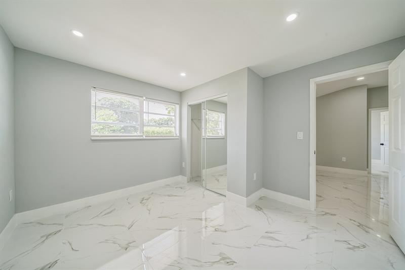 Image 19 of 30 For 2814 Mayo St